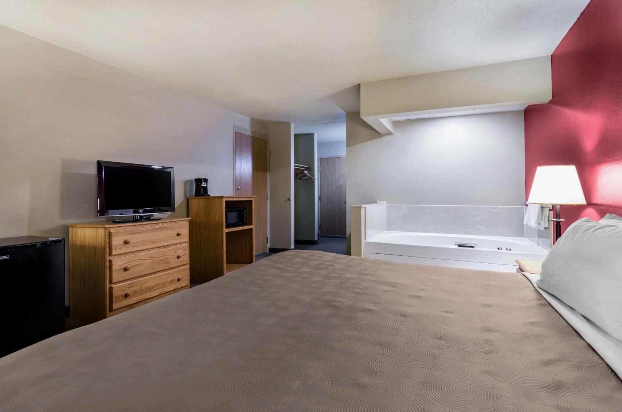 Rodeway Inn Hesston Екстер'єр фото