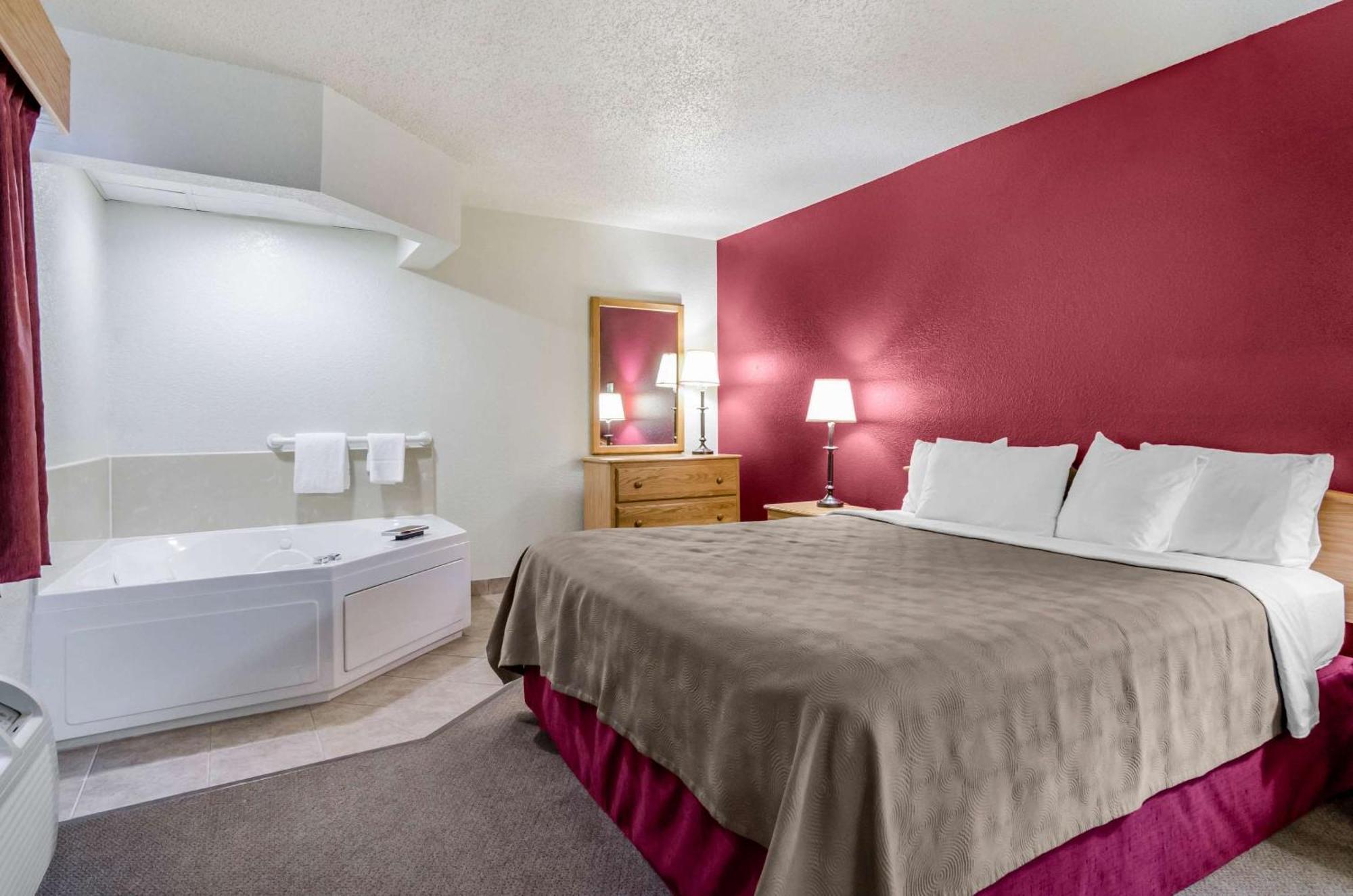 Rodeway Inn Hesston Екстер'єр фото