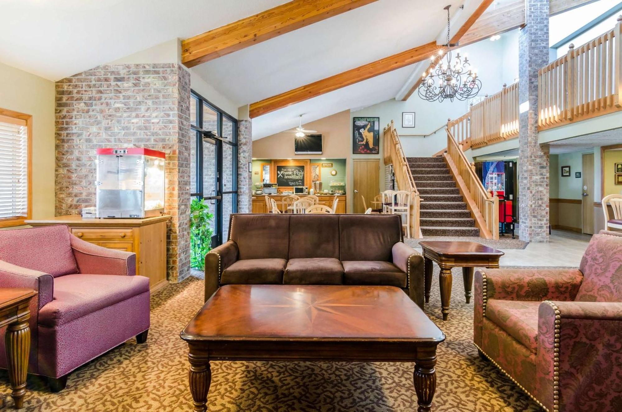Rodeway Inn Hesston Екстер'єр фото