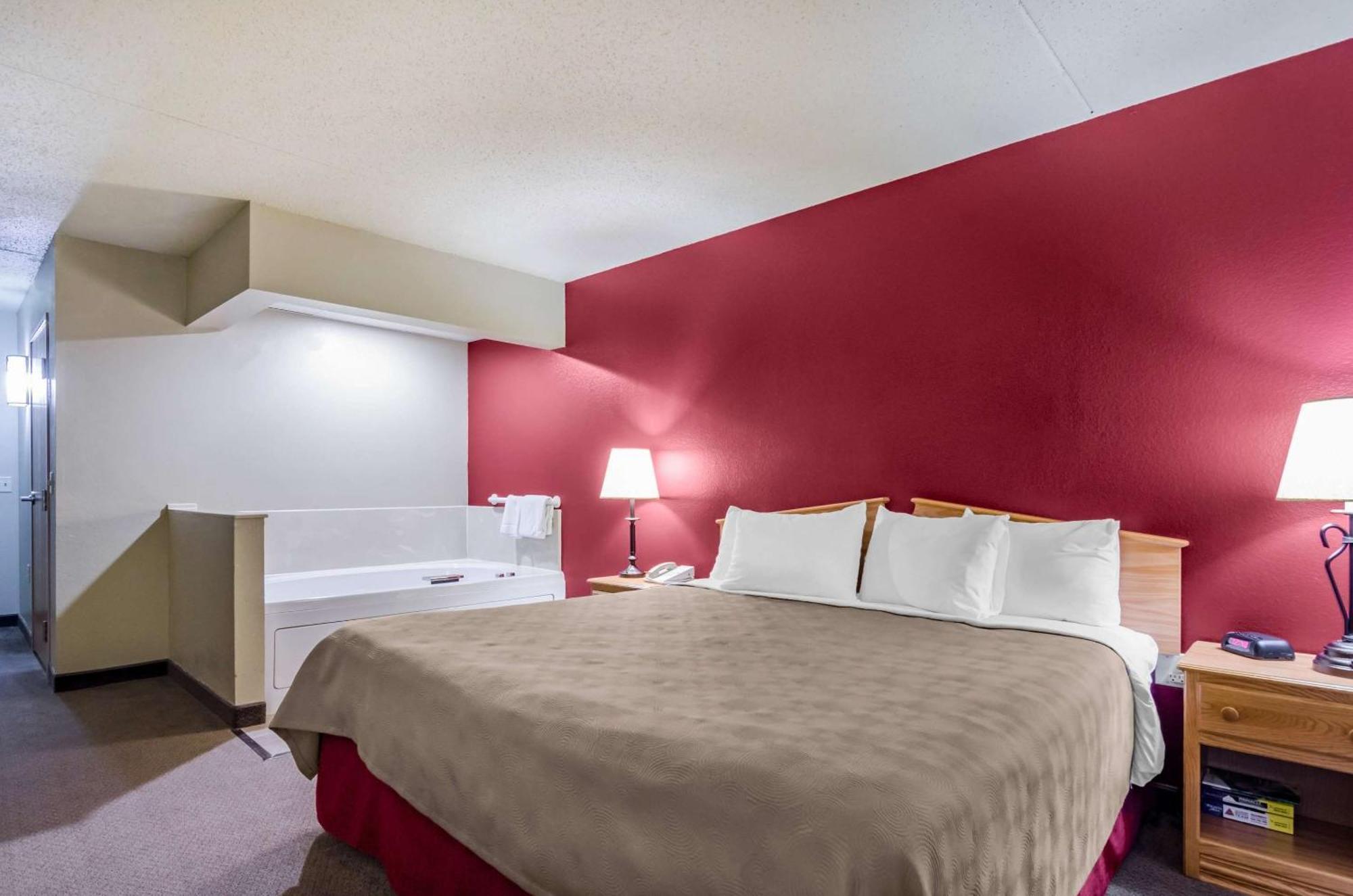 Rodeway Inn Hesston Екстер'єр фото