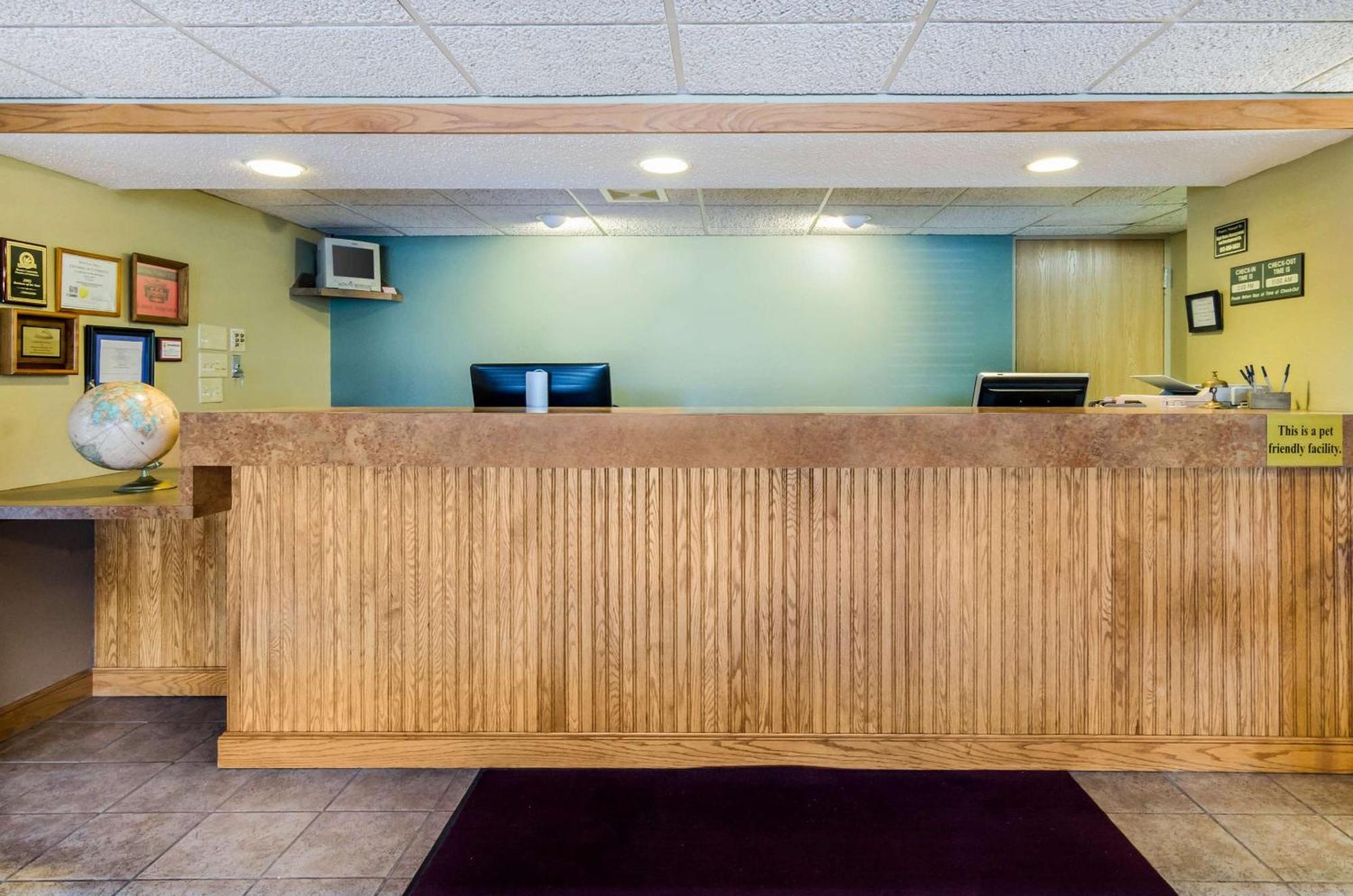 Rodeway Inn Hesston Екстер'єр фото