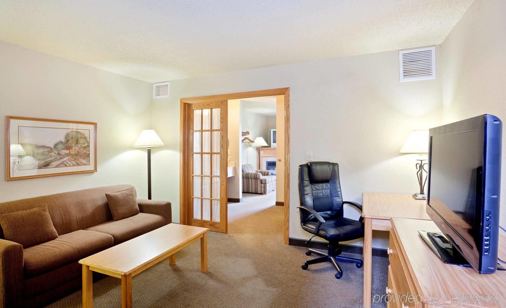 Rodeway Inn Hesston Екстер'єр фото