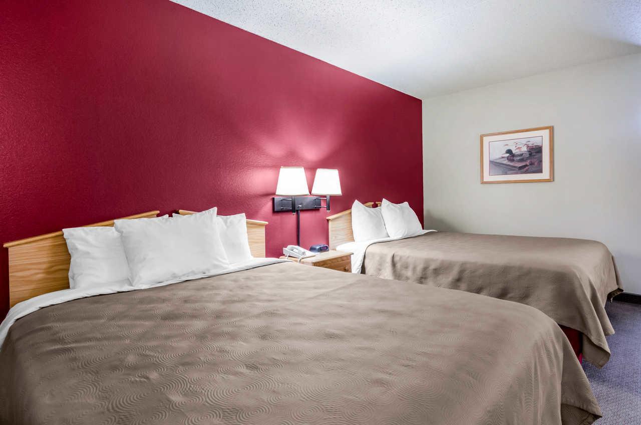 Rodeway Inn Hesston Екстер'єр фото
