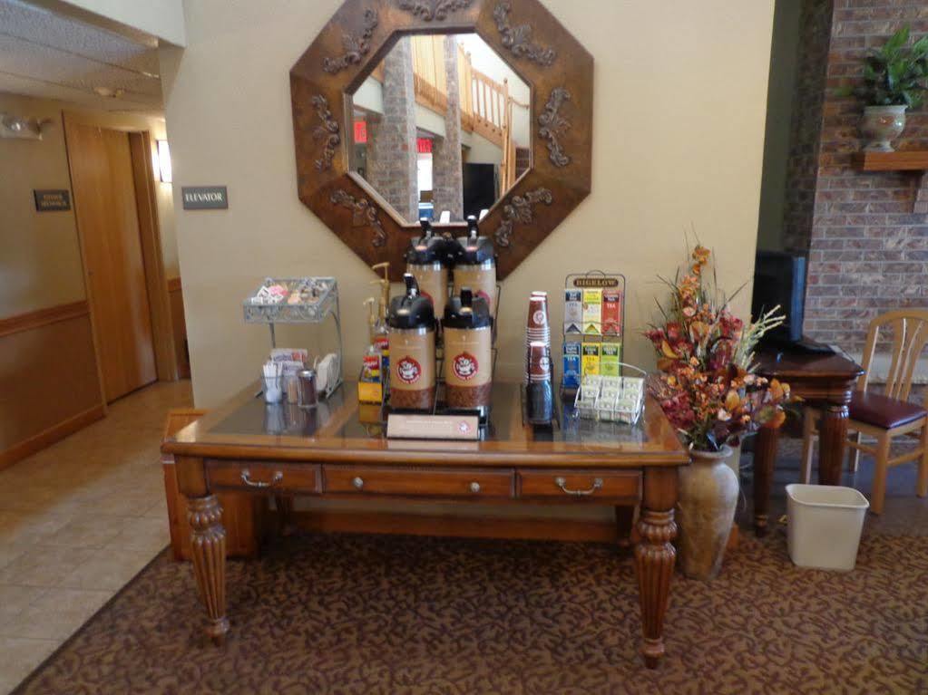 Rodeway Inn Hesston Екстер'єр фото