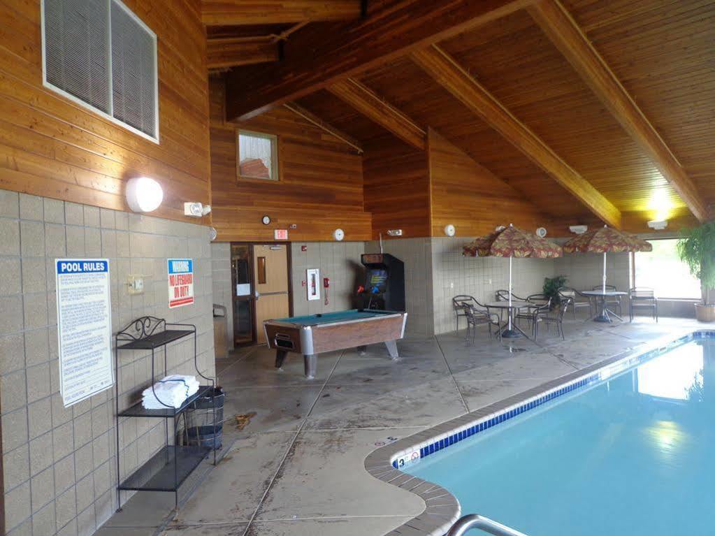 Rodeway Inn Hesston Екстер'єр фото