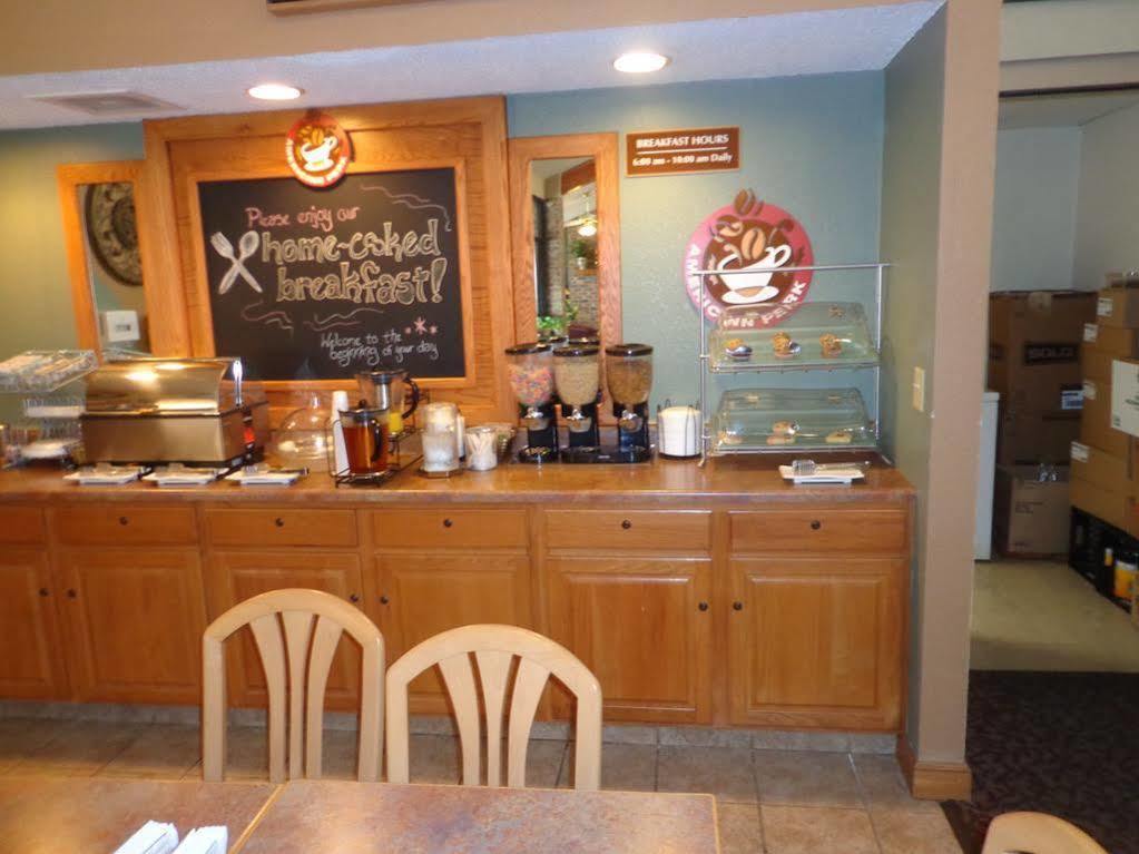 Rodeway Inn Hesston Екстер'єр фото