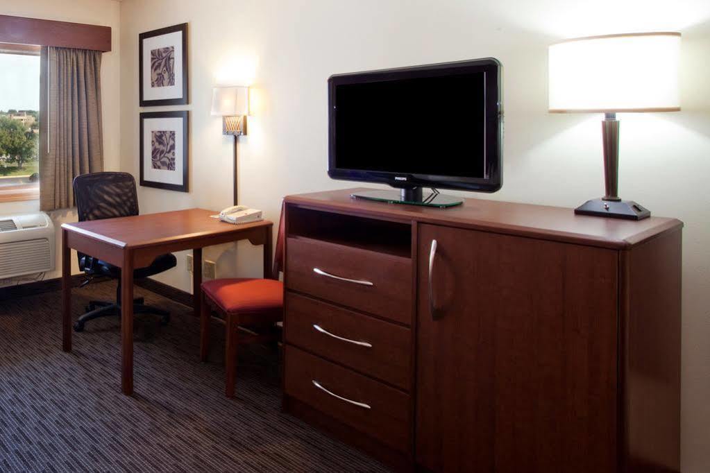 Rodeway Inn Hesston Екстер'єр фото