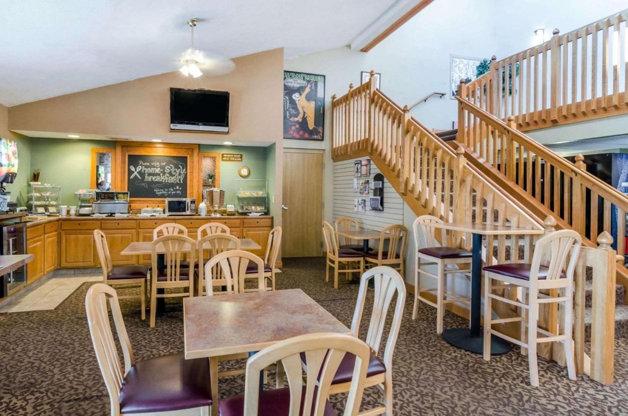 Rodeway Inn Hesston Екстер'єр фото